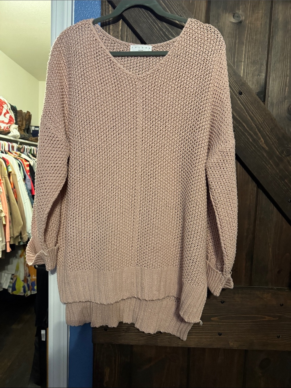 Relaxed V-Neck Chunky Knit Sweater in Mauve - Women